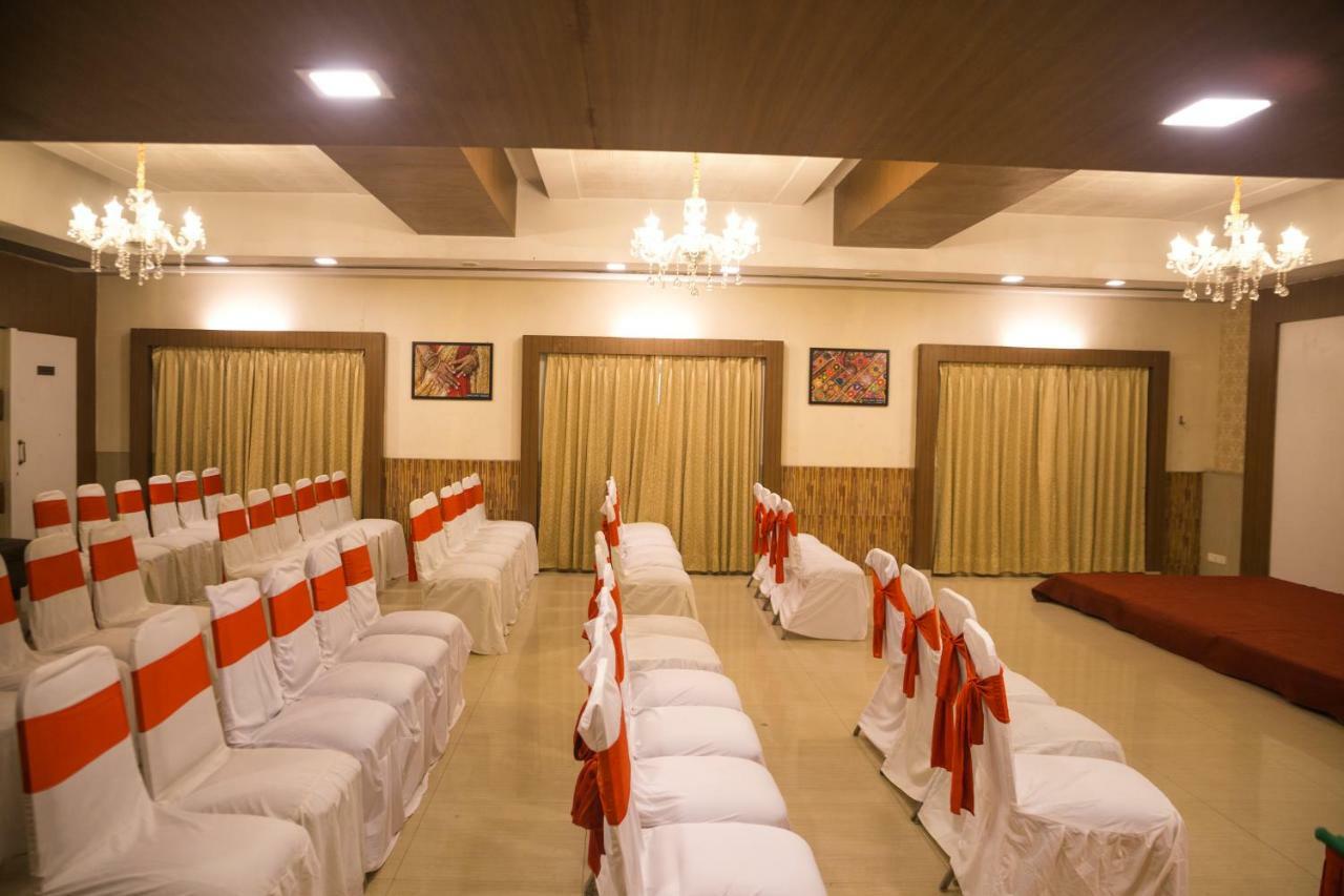 Hotel Monarch Guestline In Midc Rabale, Нави Мумбаи Экстерьер фото