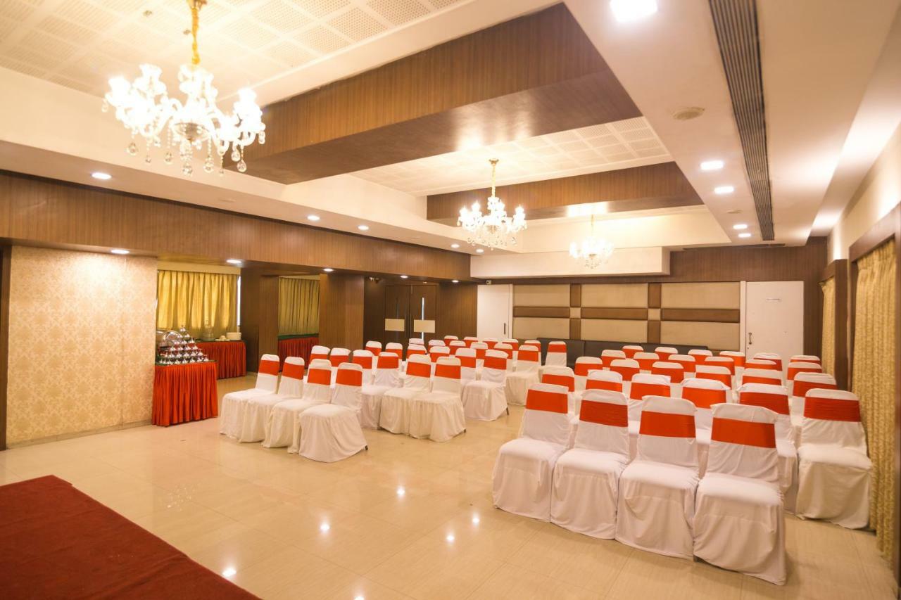 Hotel Monarch Guestline In Midc Rabale, Нави Мумбаи Экстерьер фото