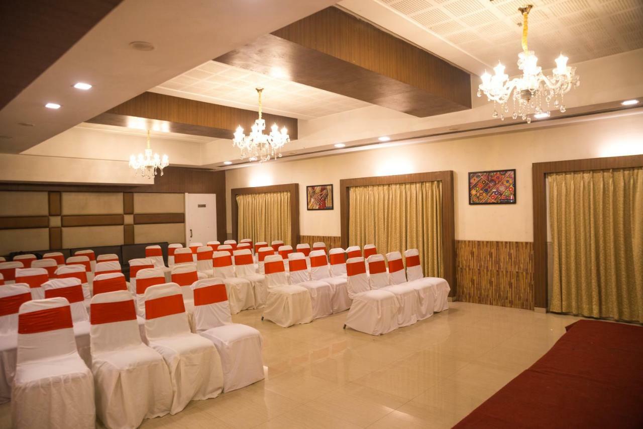 Hotel Monarch Guestline In Midc Rabale, Нави Мумбаи Экстерьер фото